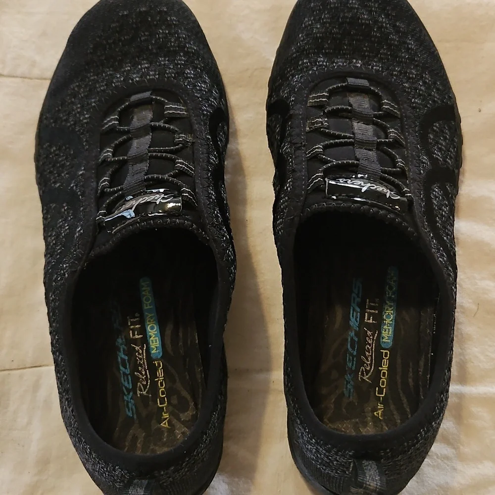 Skechers Women's Black Knit Slip-On Sneakers 7 - Picture 5 of 7